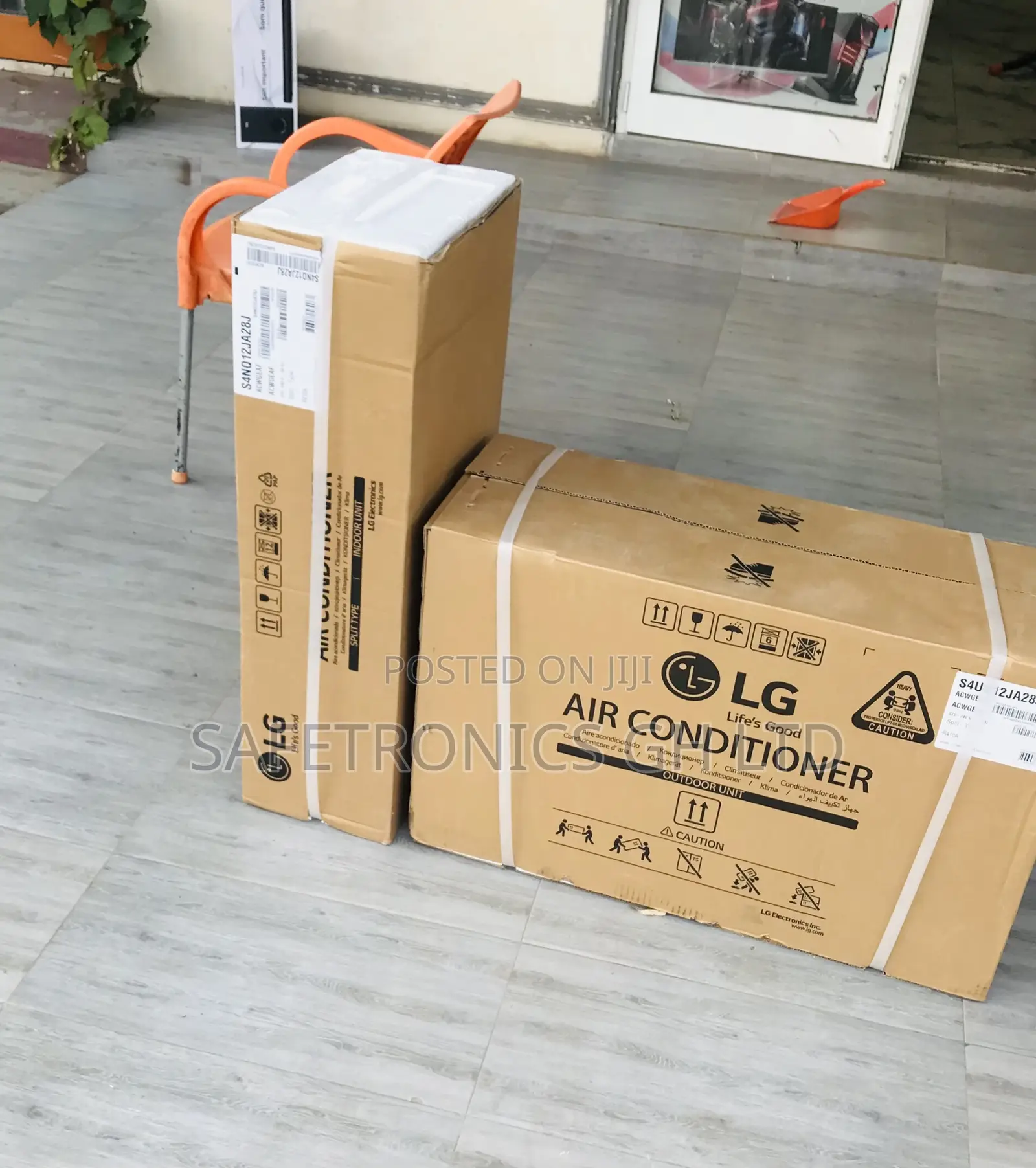 LG Original 2.5hp White Dual Inverter R410 Gas AC