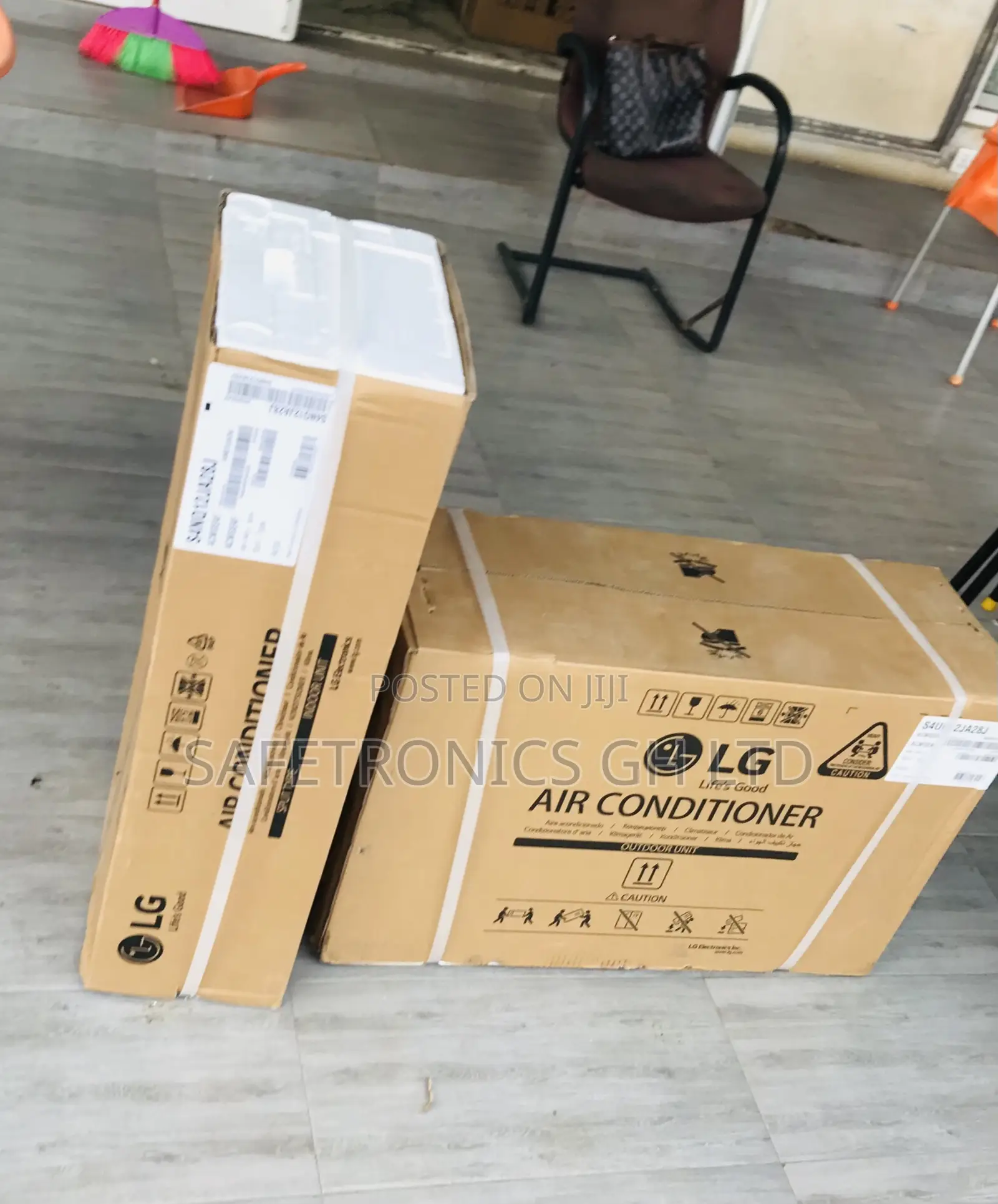 Non-Inverter R410 Gas LG White 1.5hp AC 