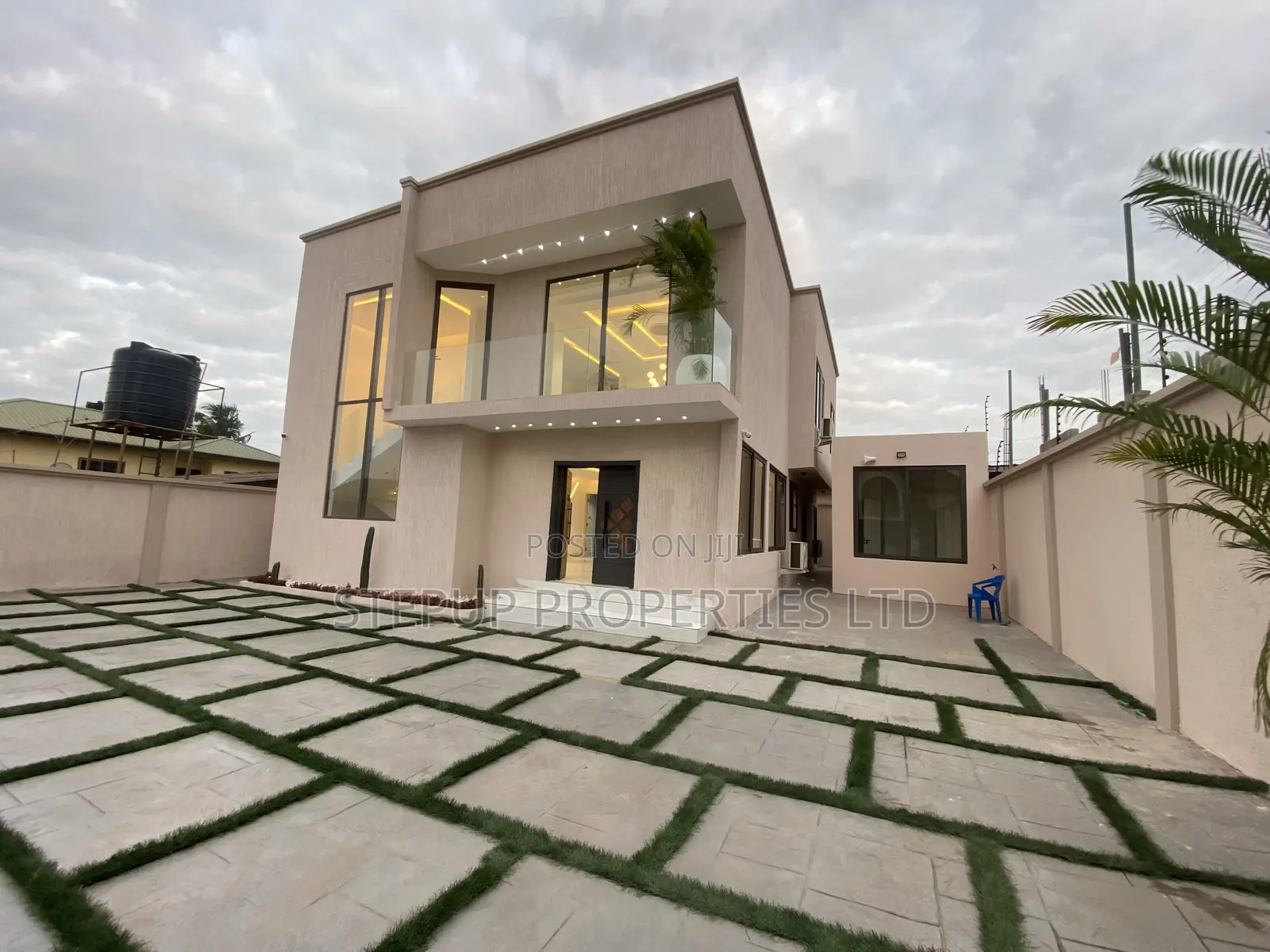 4bdrm House in A.R.S, East Legon for sale