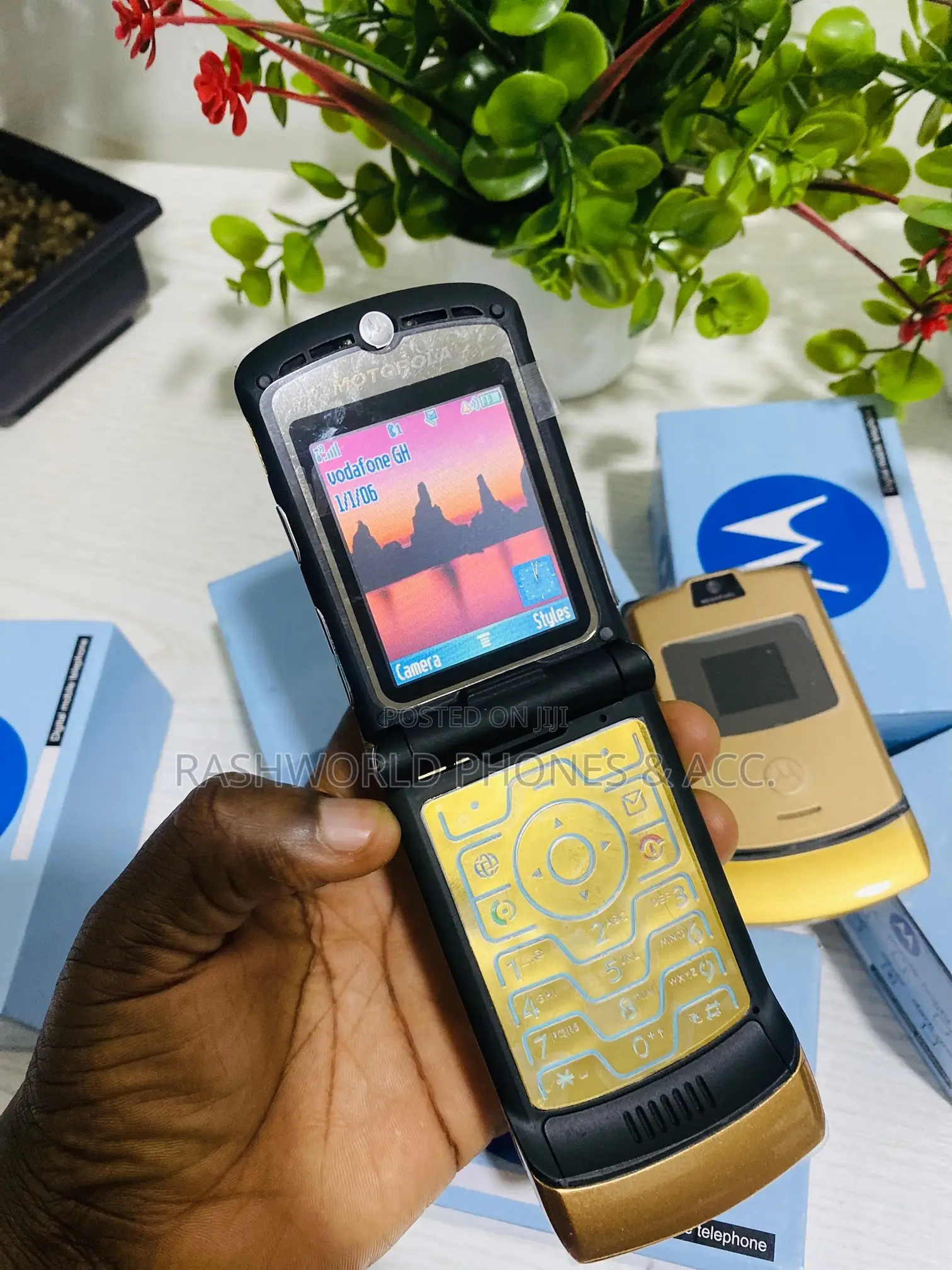 New Motorola RAZR V3 Gold
