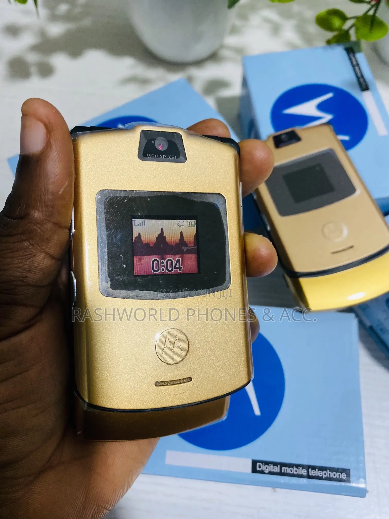 New Motorola RAZR V3 Gold
