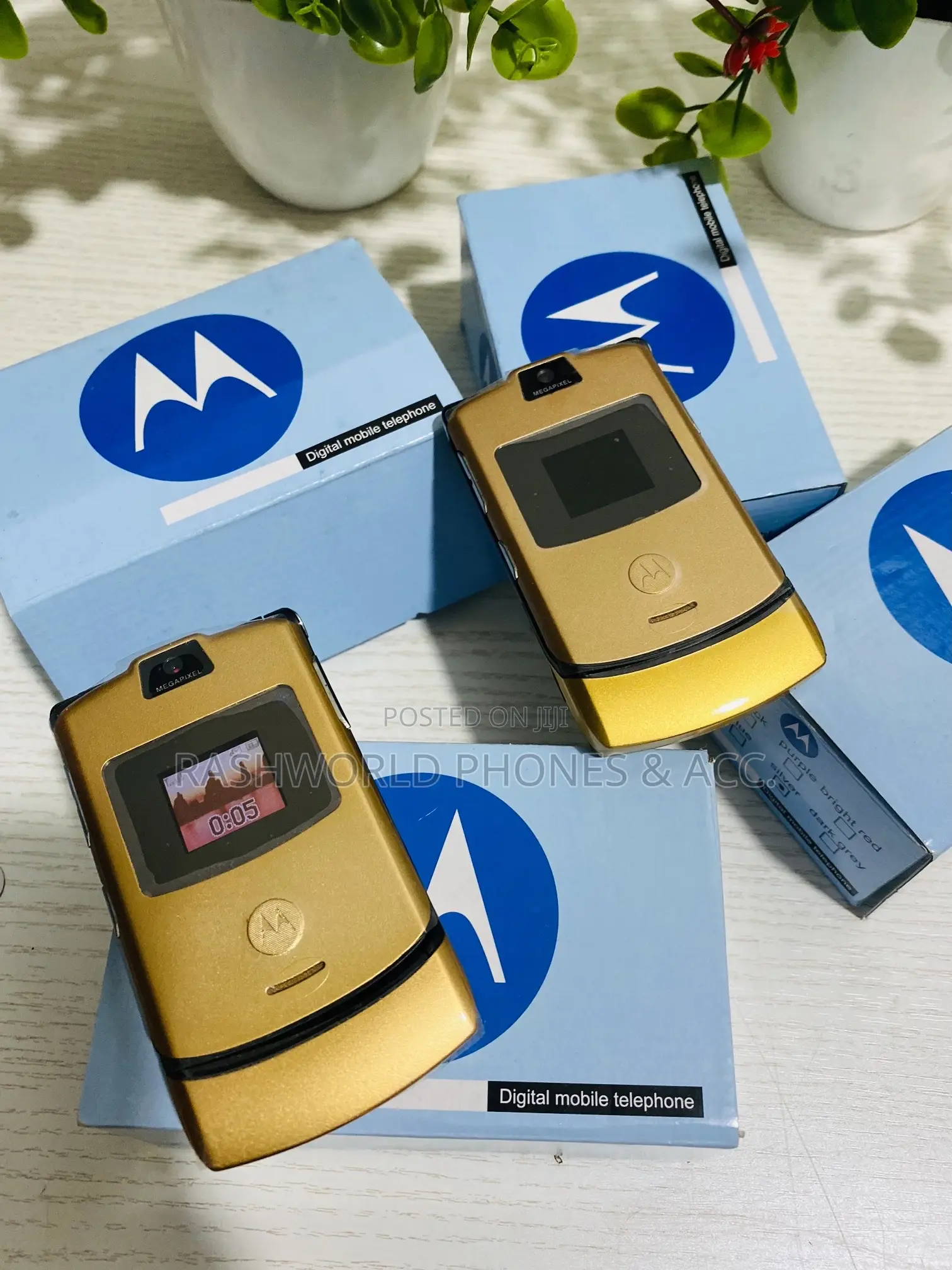 New Motorola RAZR V3 Gold