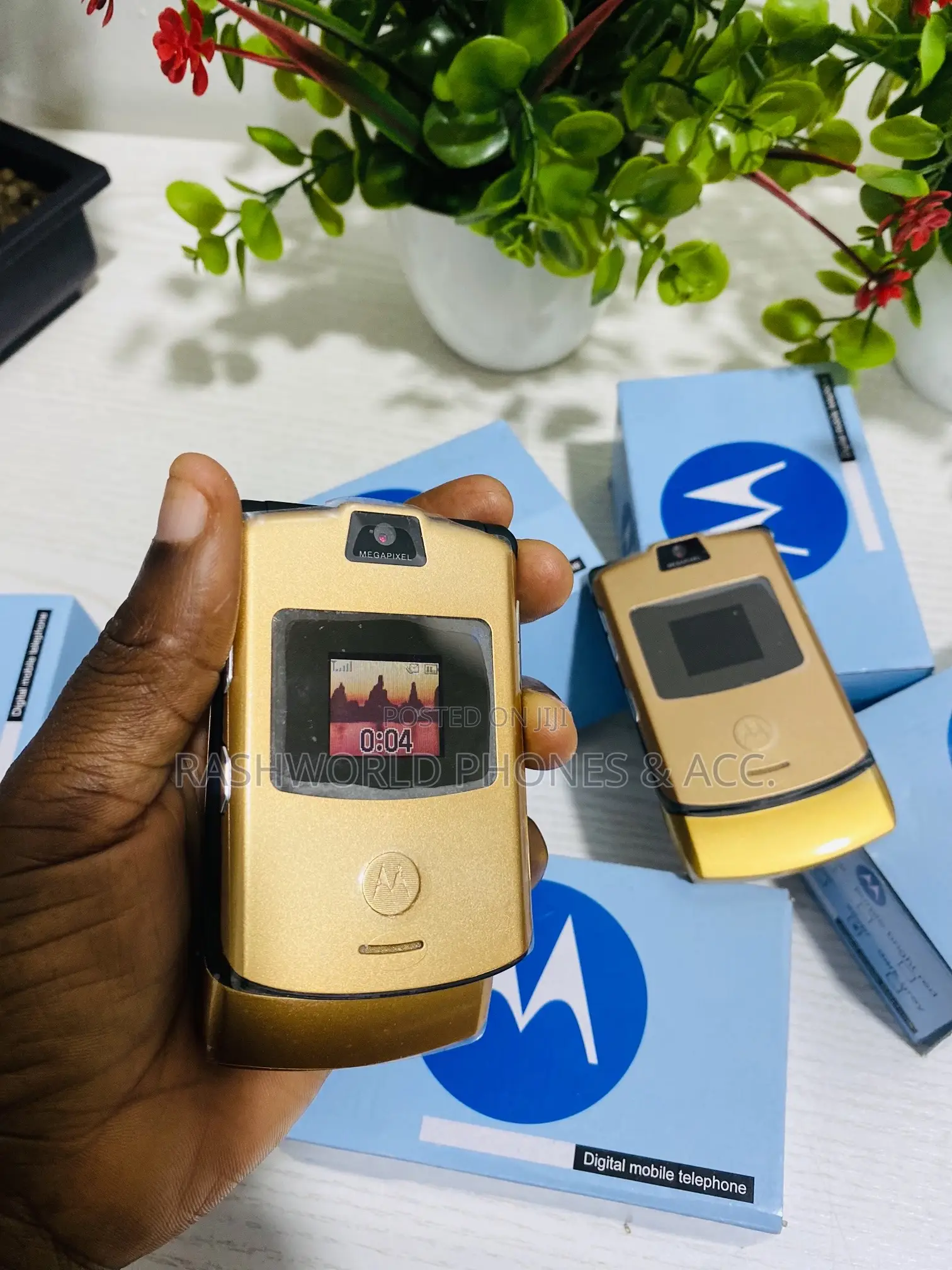 New Motorola RAZR V3 Gold