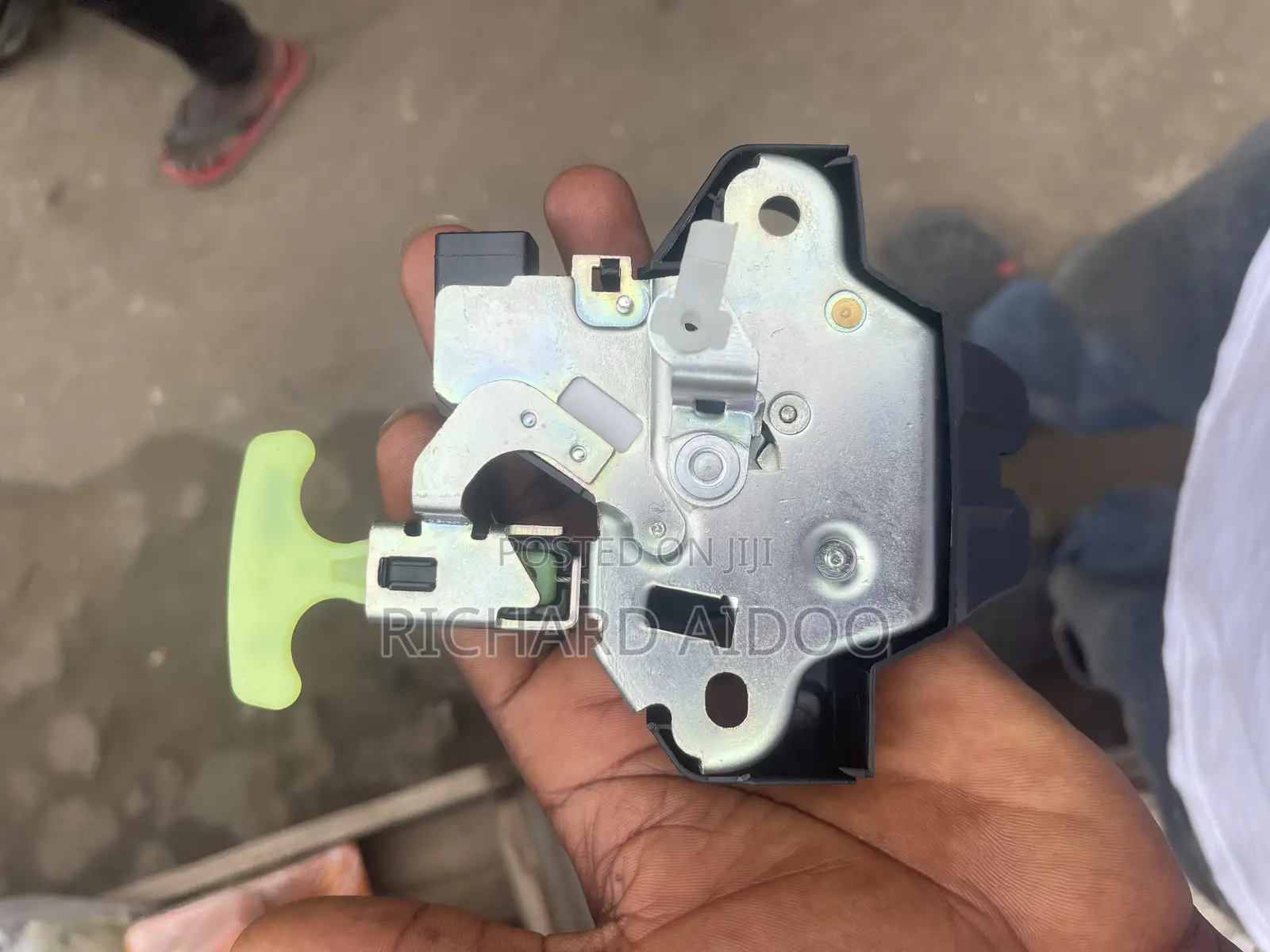 Toyota Corolla 2014/2016 Boot Locker Available