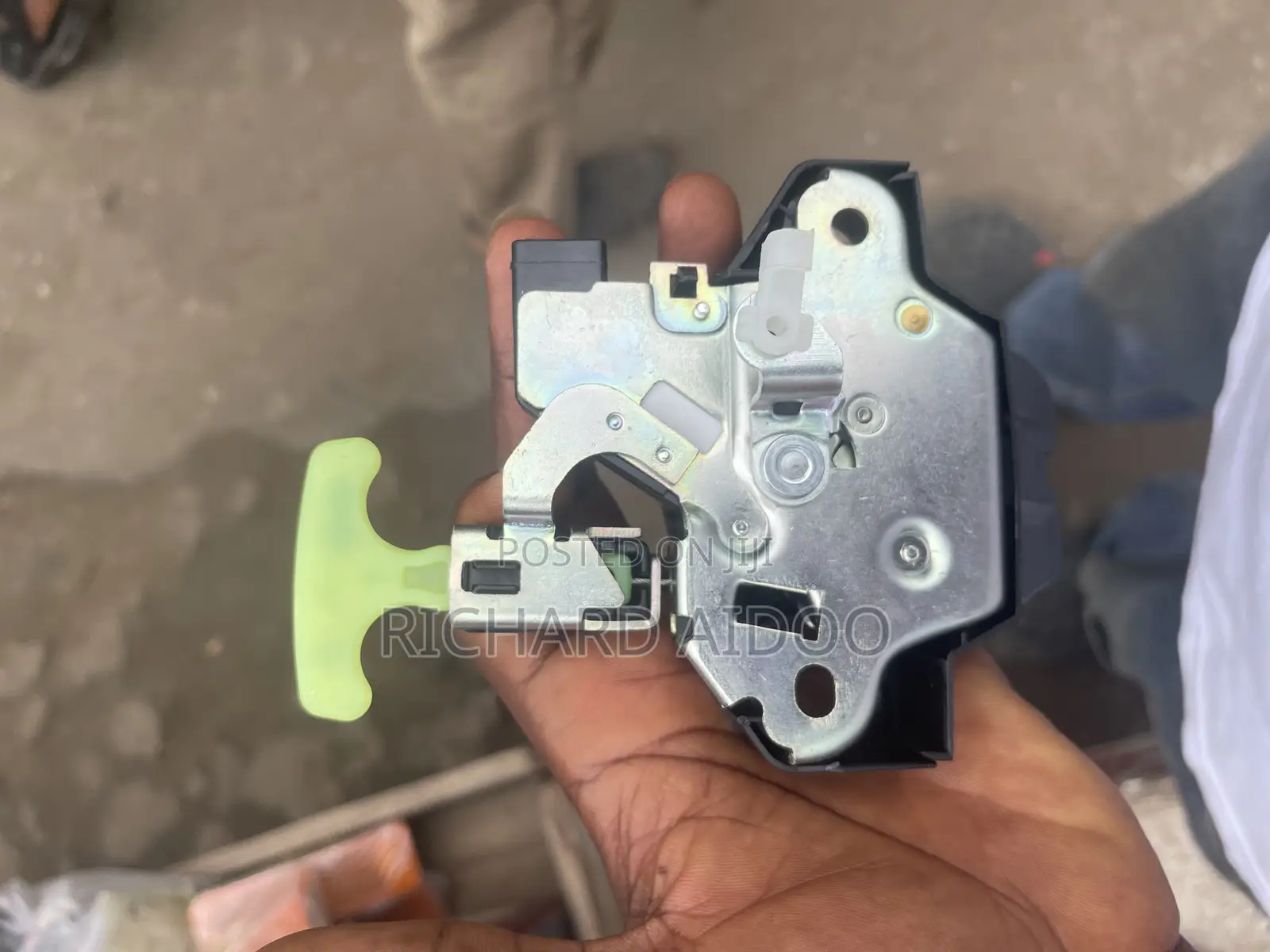 Toyota Corolla 2014/2016 Boot Locker Available