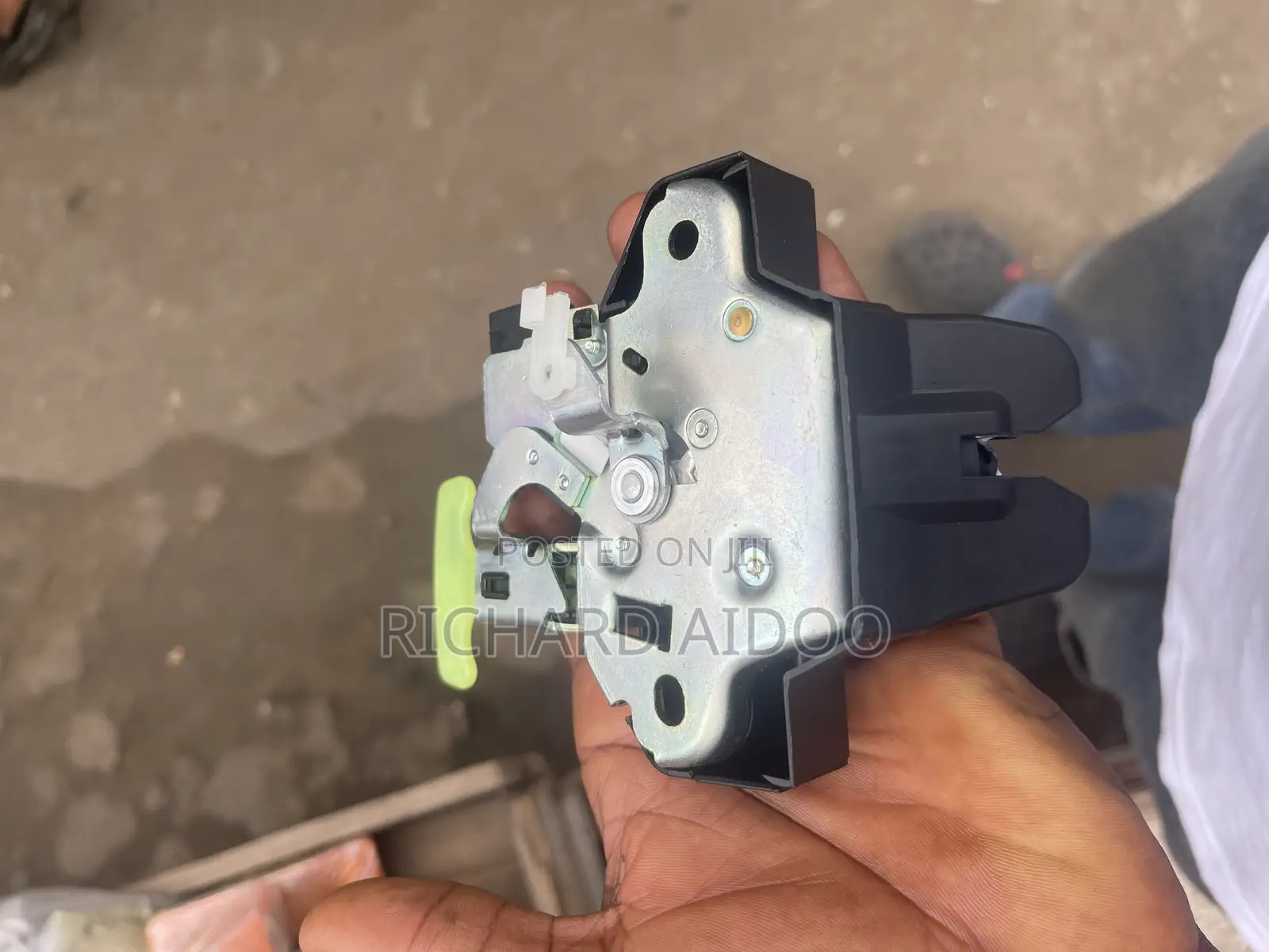 Toyota Corolla 2014/2016 Boot Locker Available