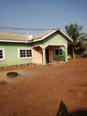 3bdrm Apartment in School Junction for sale