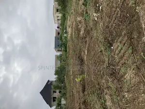 Plot for at Jubile Gate In, Size 70/100