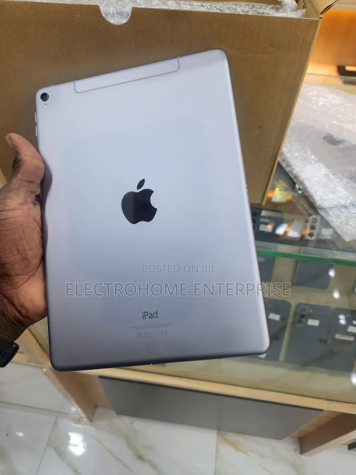 New Apple iPad Pro 9.7 (2016) 128 GB Gray