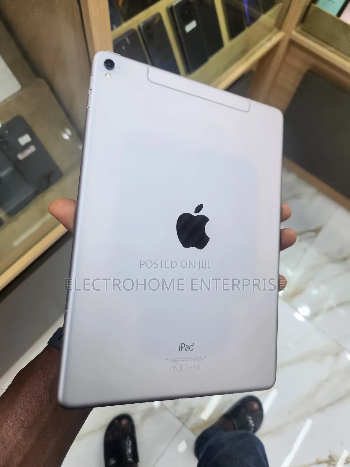 New Apple iPad Pro 9.7 (2016) 128 GB Gray