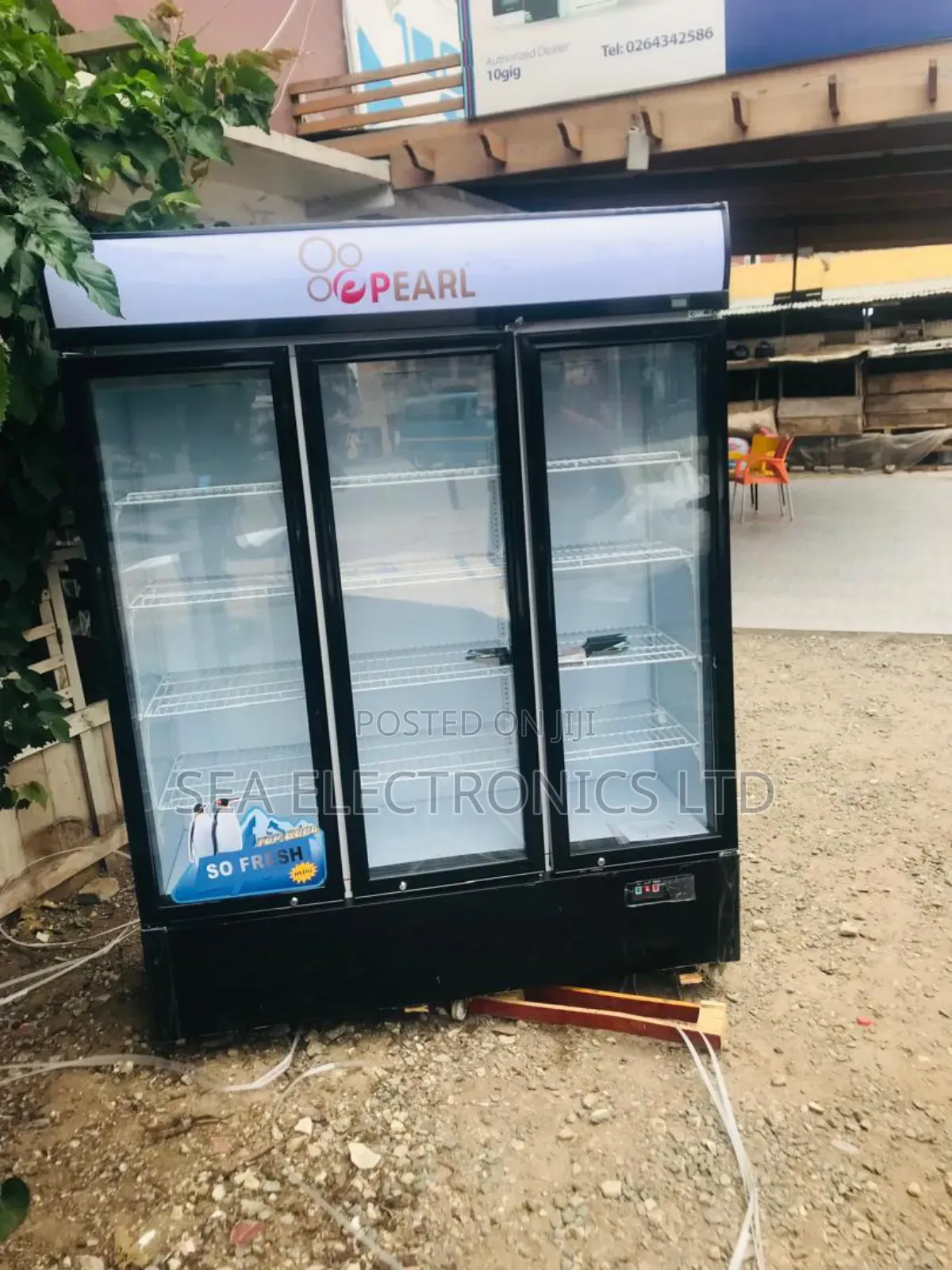 Affordable 950litres 3 Doors Display Fridge