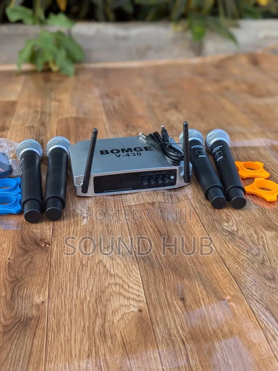 Bomge 4 Channel Professional Wireless Microphone System