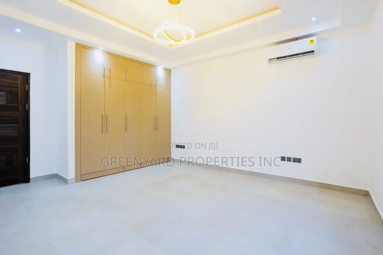 4bdrm Penthouse in East Legon for sale