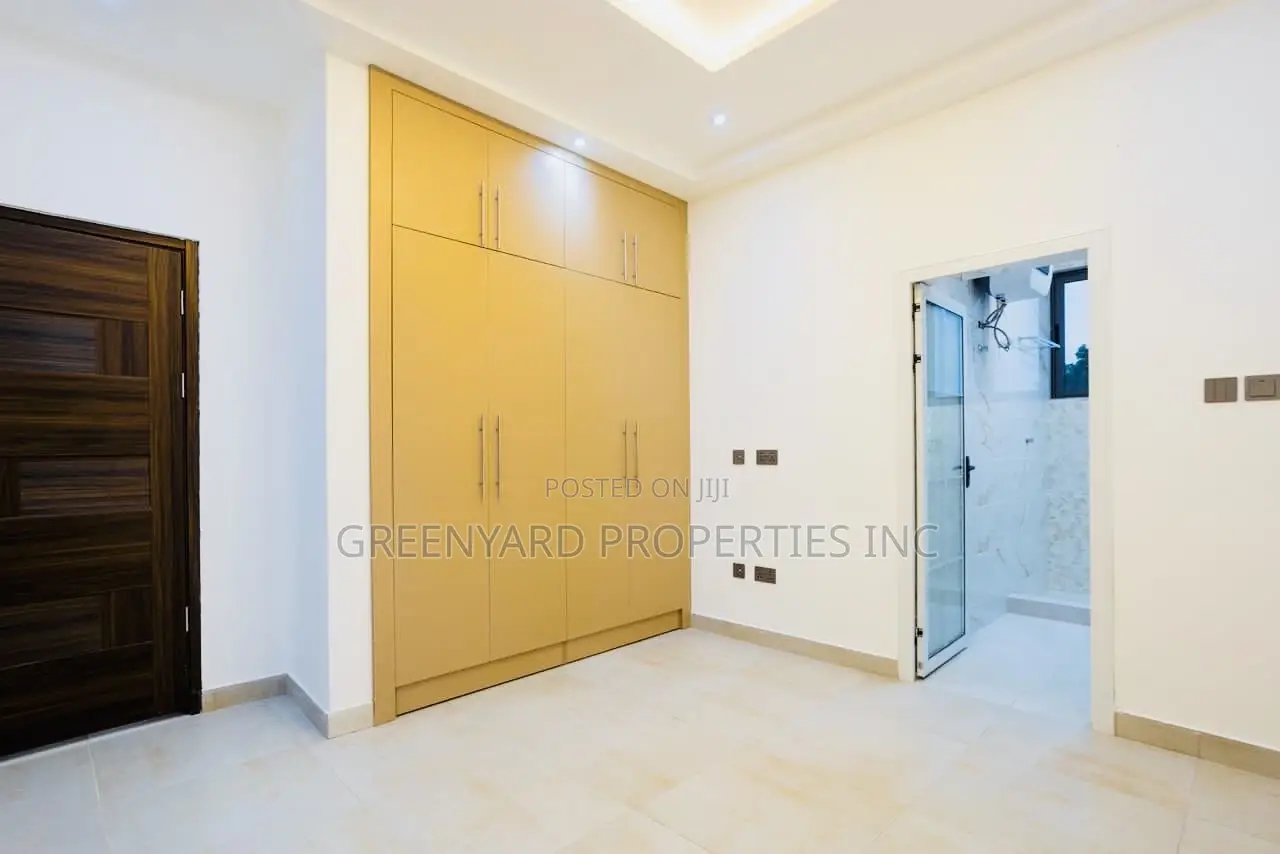 4bdrm Penthouse in East Legon for sale