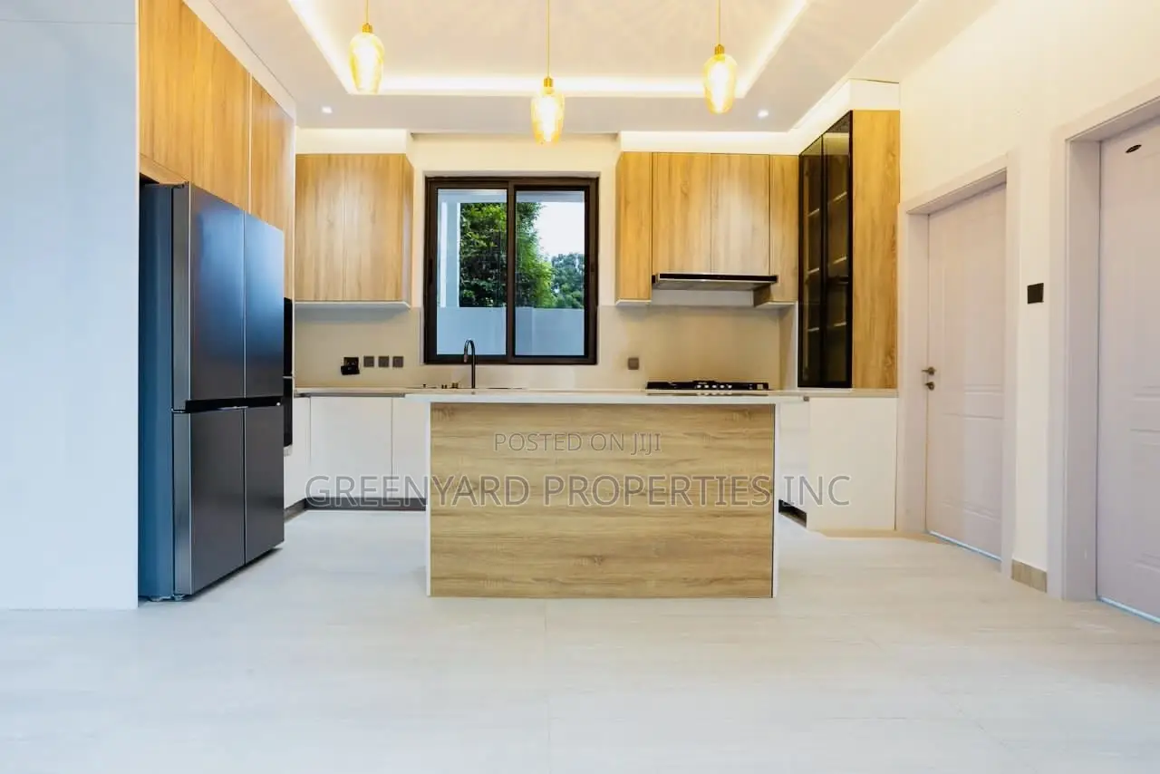 4bdrm Penthouse in East Legon for sale
