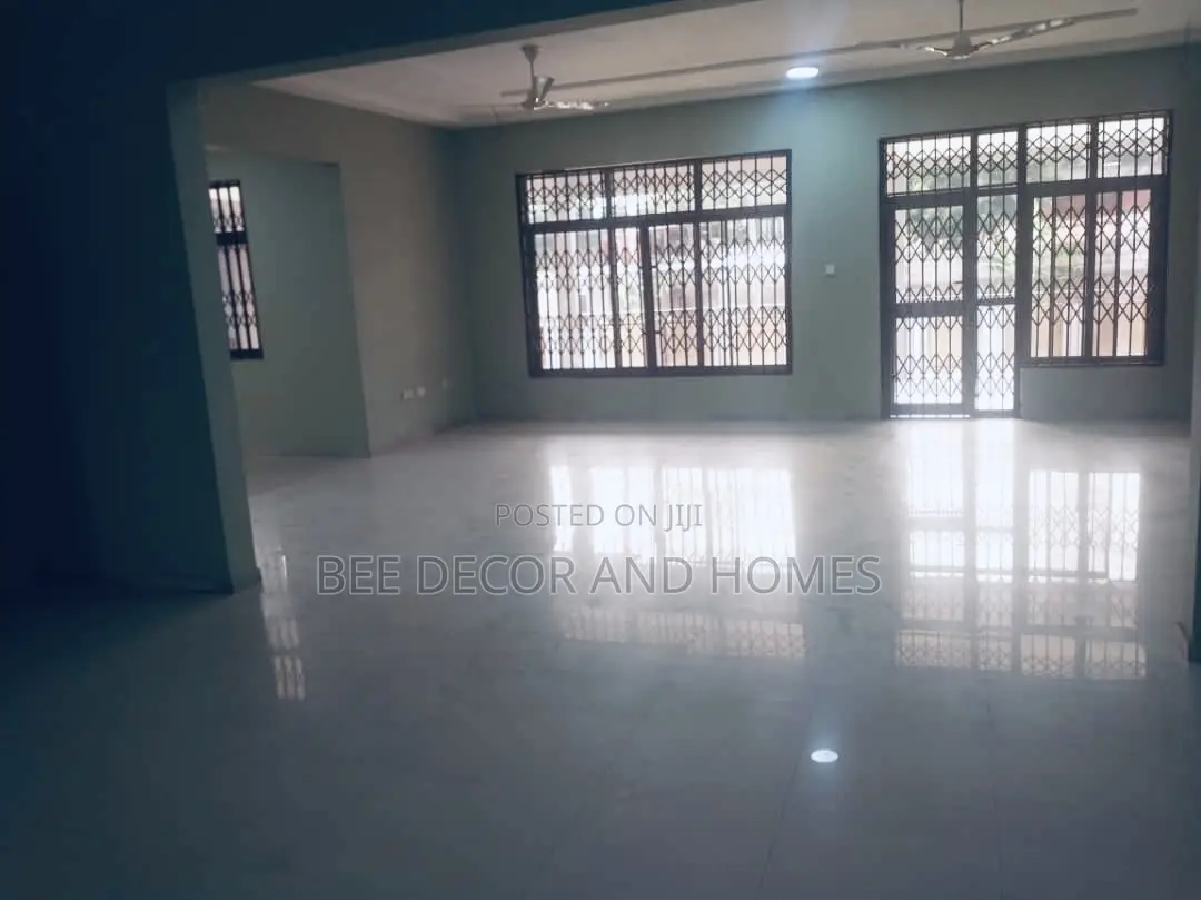 4bdrm Apartment in Bee Decor And Homes, Dzorwulu for rent