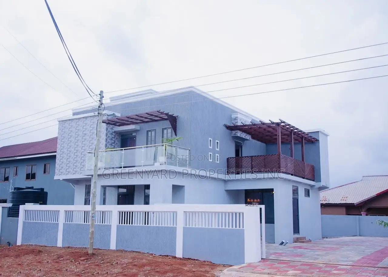 4bdrm Duplex in Oyarifa for sale