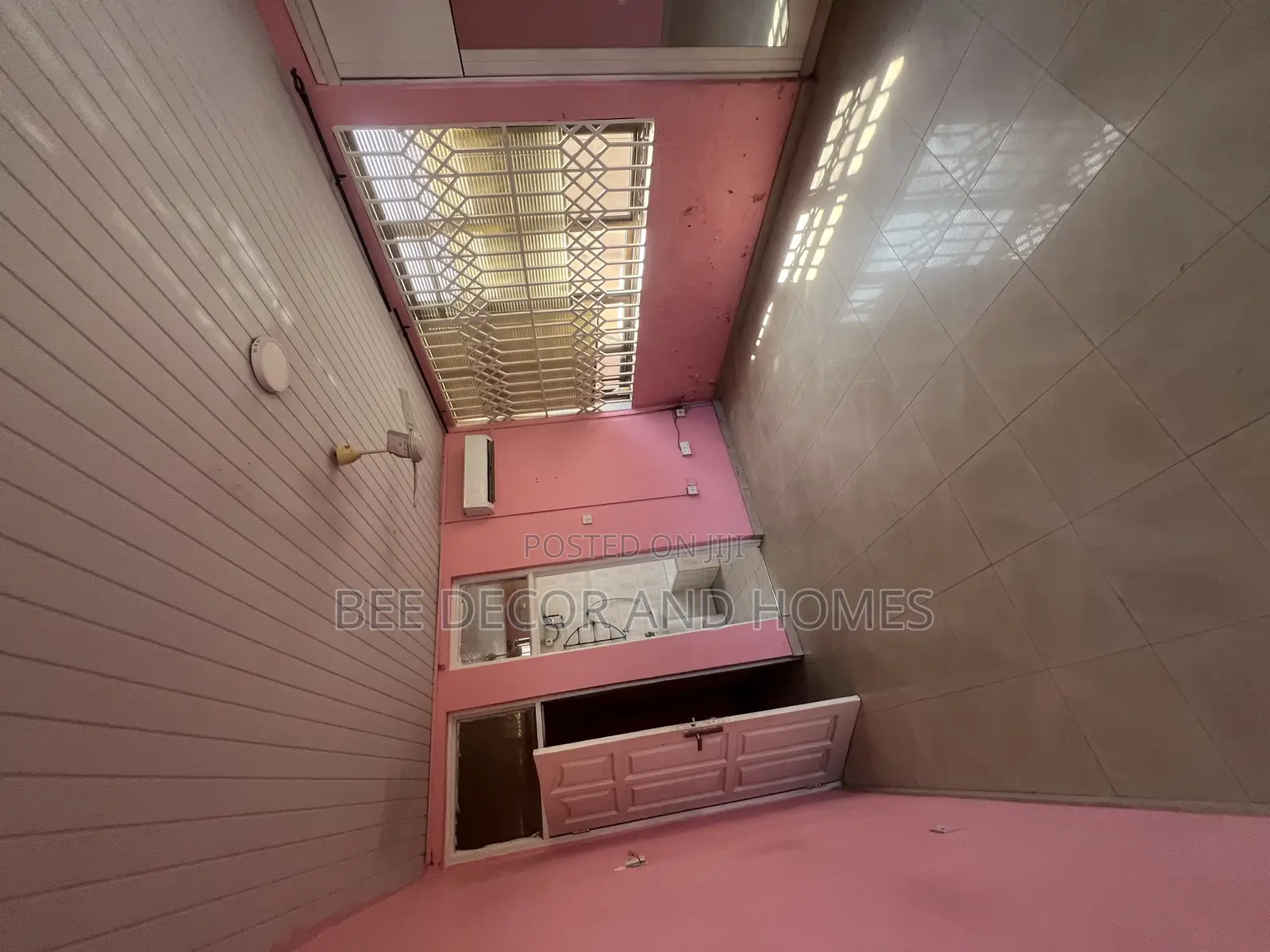 5bdrm Mansion in Bee Decor & Homes, Dzorwulu for sale