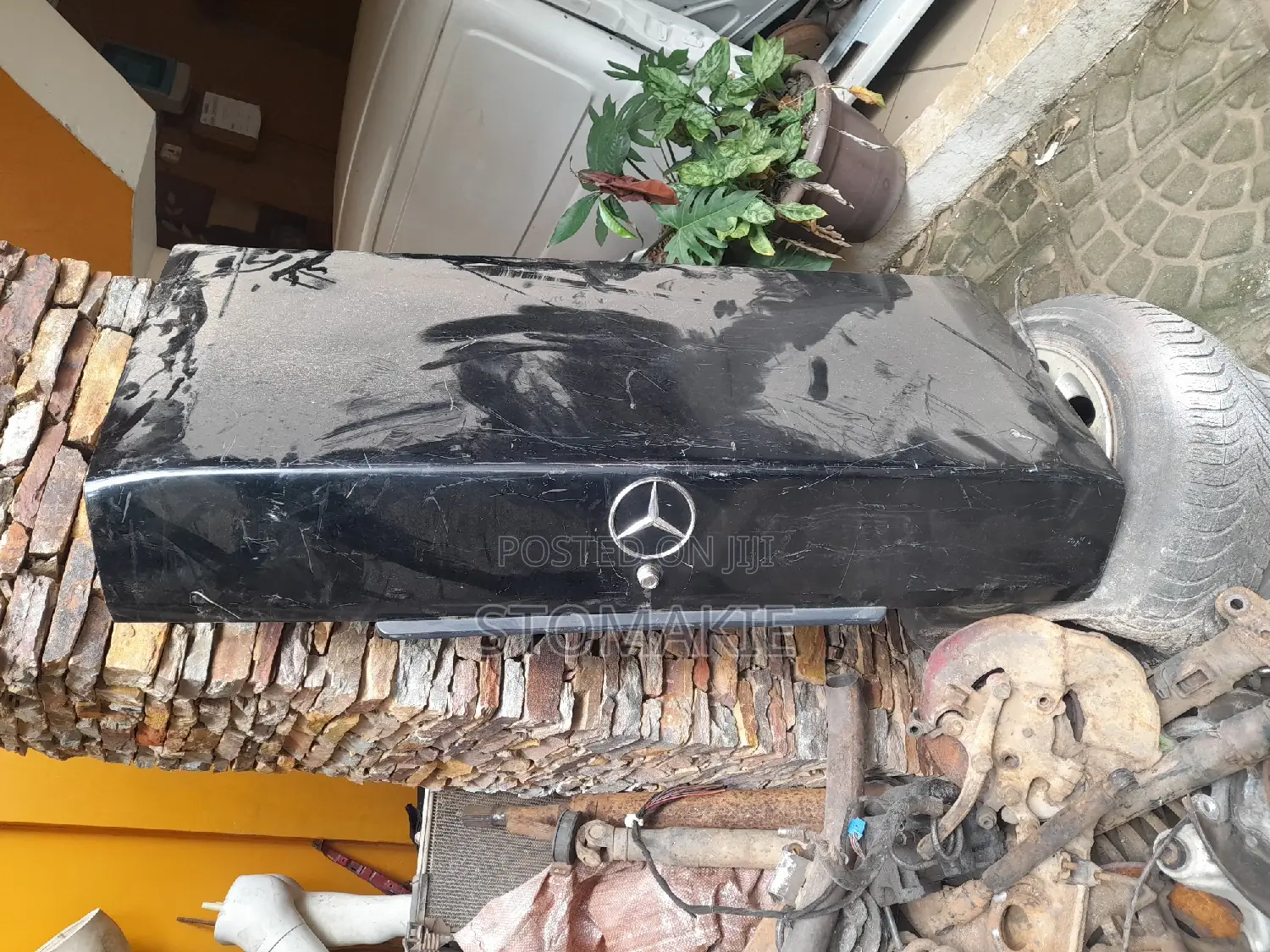 Mercedes 190 Booth