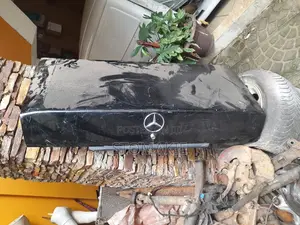 Mercedes 190 Booth