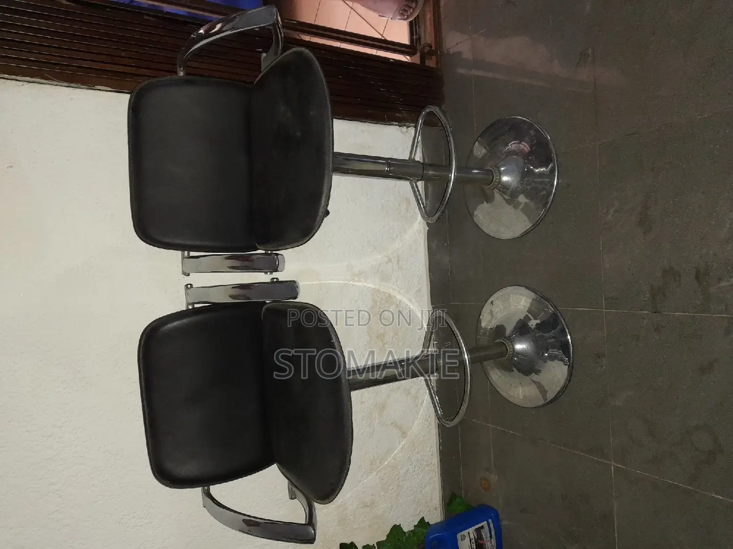 Neatly Used Bar Stools