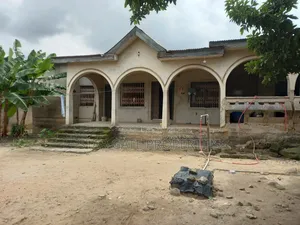 6bdrm House in Asokore Mampong,, Kumasi Metropolitan for sale