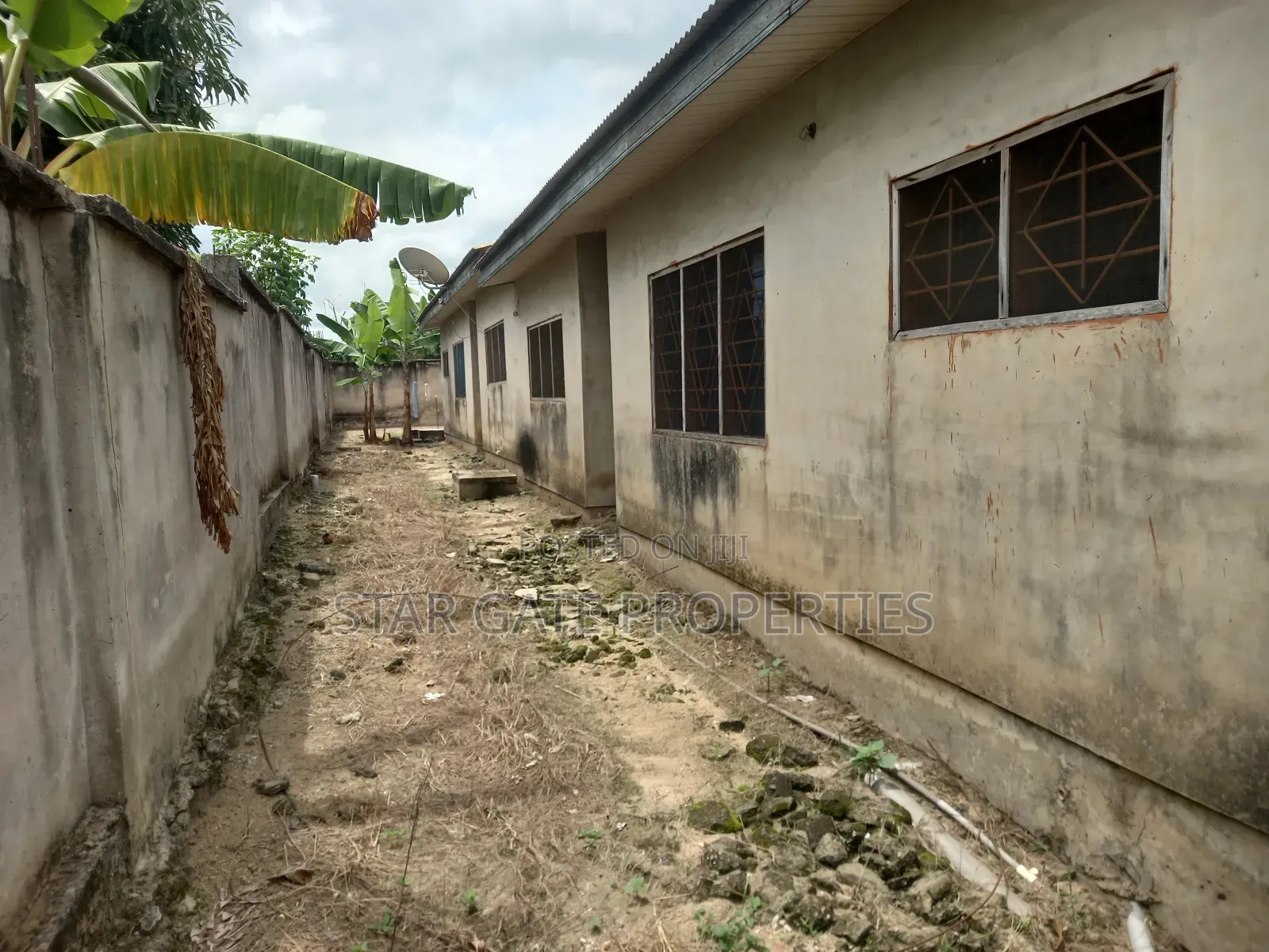 6bdrm House in Asokore Mampong,, Kumasi Metropolitan for sale