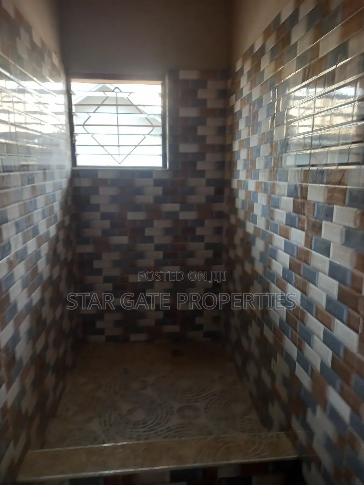 6bdrm House in Asokore Mampong,, Kumasi Metropolitan for sale