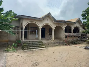 6bdrm House in Asokore Mampong,, Kumasi Metropolitan for sale