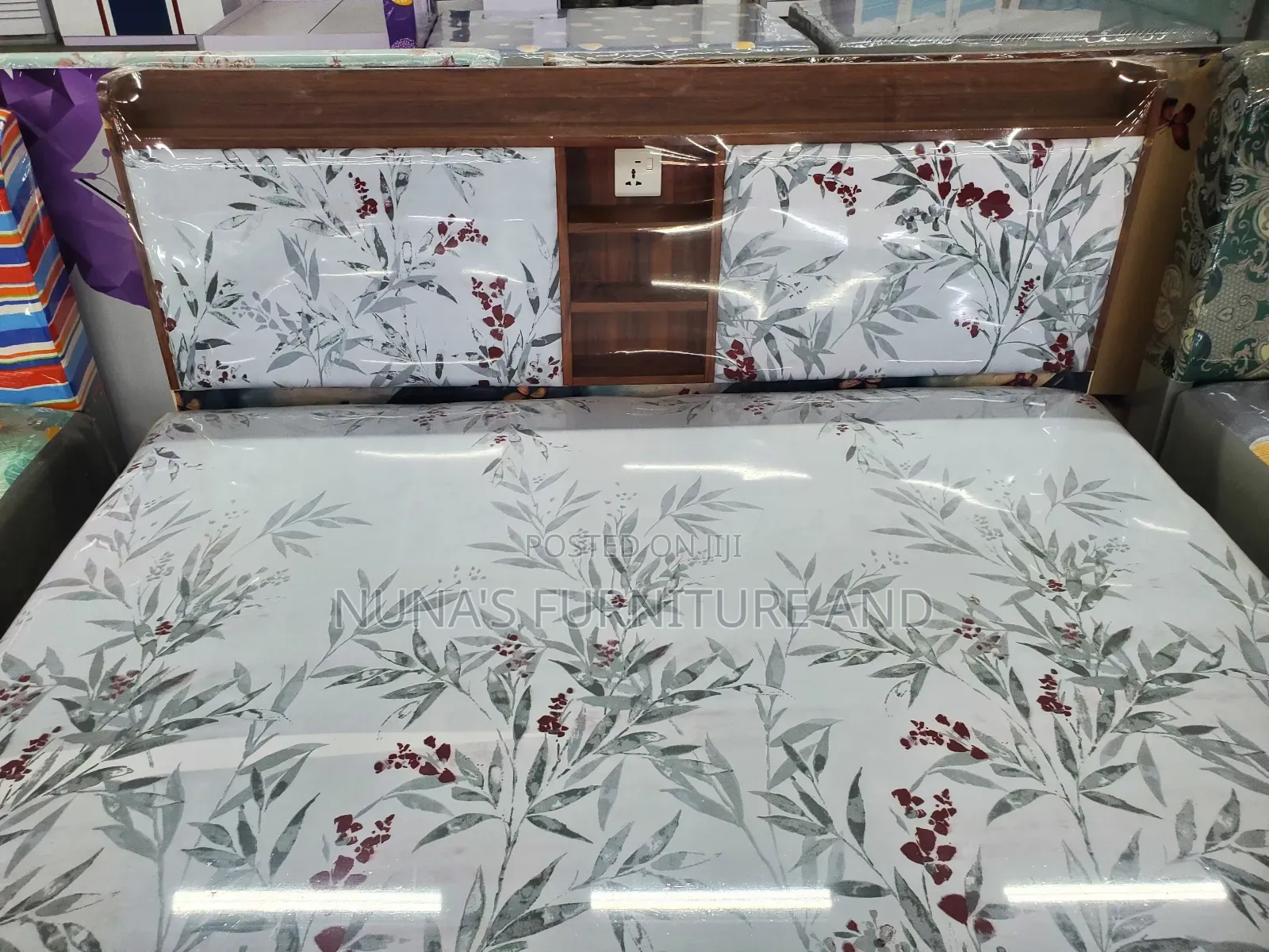Queen Size Bed (Built-in Queen Sizebed)