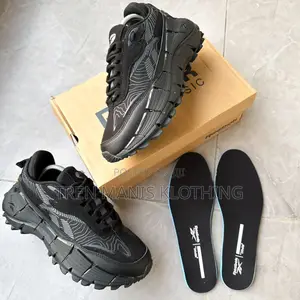 Reebok Sneakers