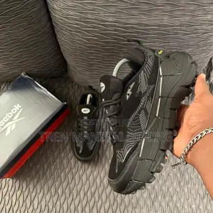 Reebok Sneakers
