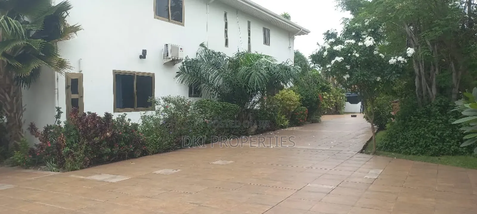 6bdrm House in Dki Properties, Dzorwulu for sale