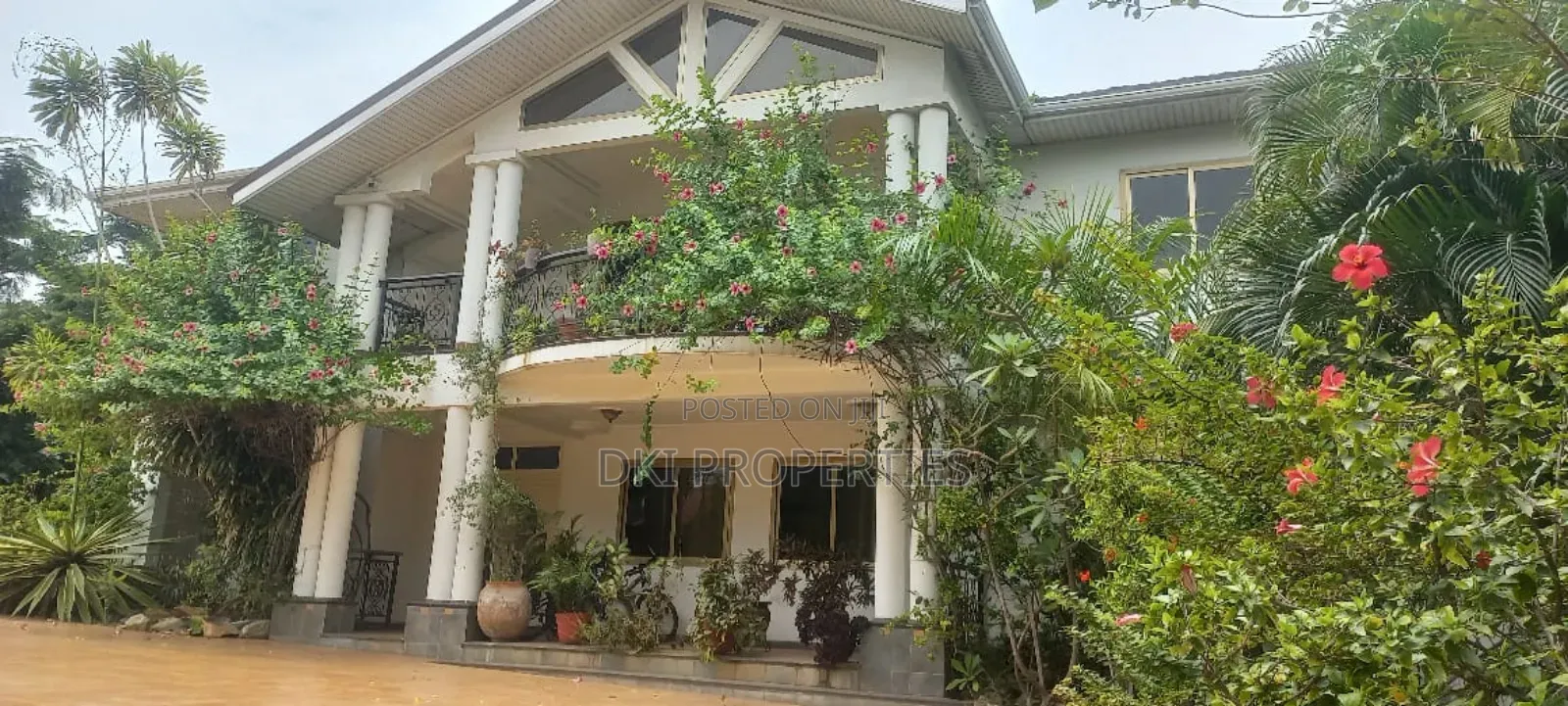 6bdrm House in Dki Properties, Dzorwulu for sale
