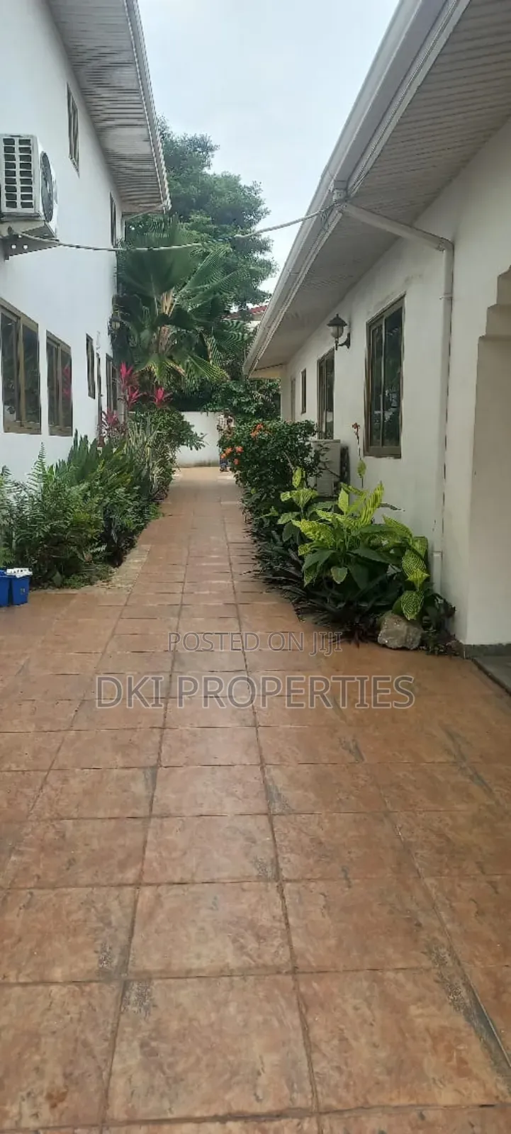 6bdrm House in Dki Properties, Dzorwulu for sale