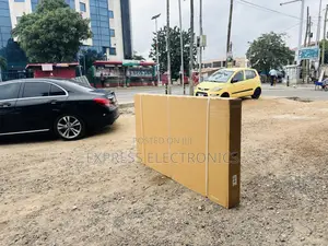 75”Cu8000 UHD Smart Samsung Display Glossy