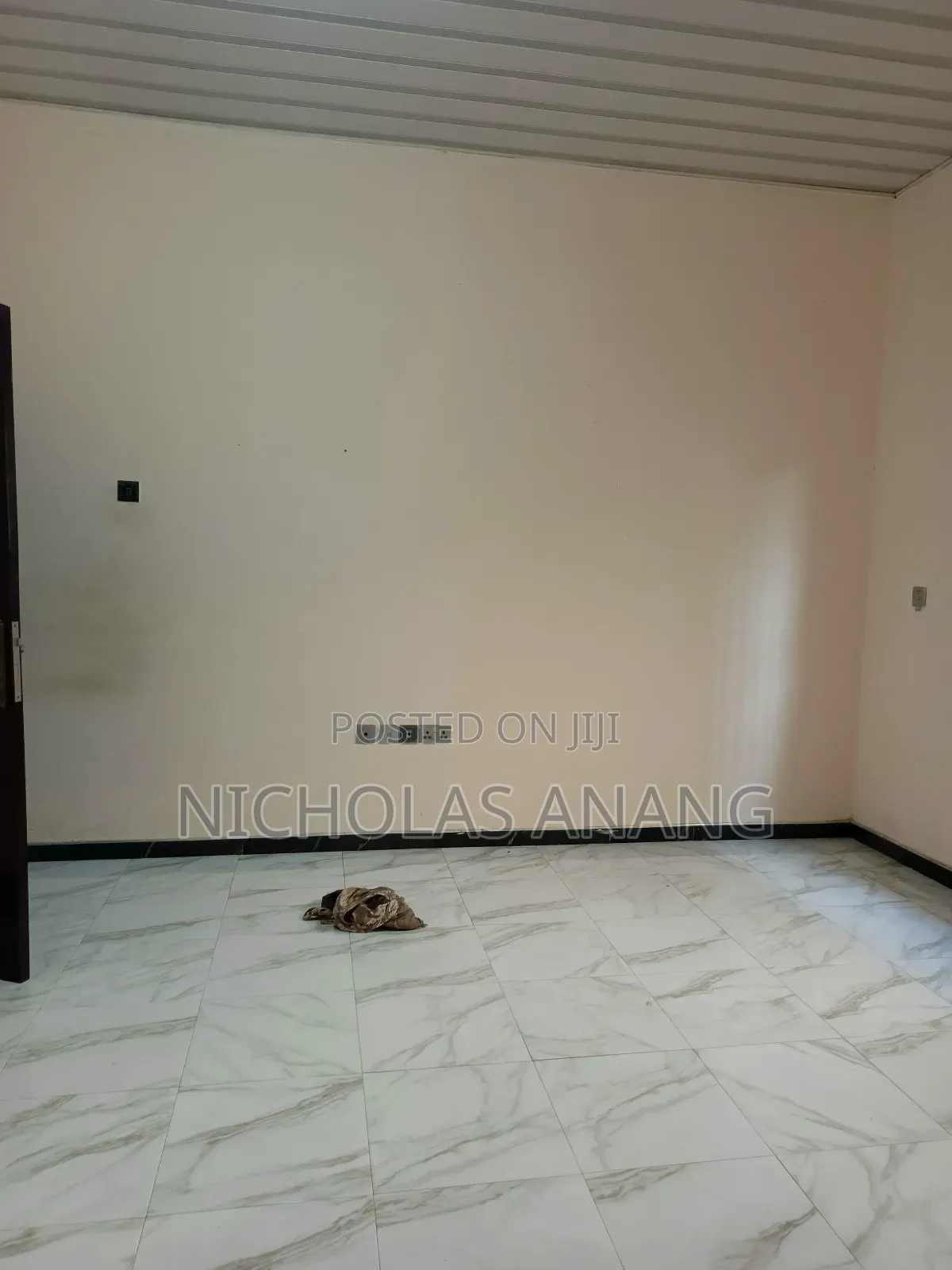 3bdrm Apartment in The Dorns Properties, New Town for rent