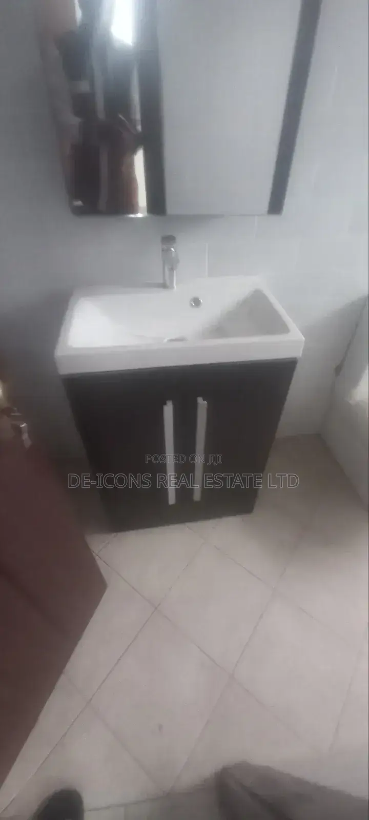 4bdrm Mansion in De-Icons Real Estate, Awutu Senya East Municipal