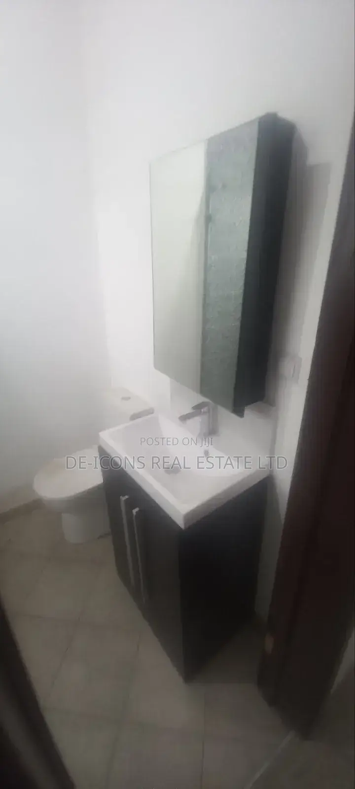 4bdrm Mansion in De-Icons Real Estate, Awutu Senya East Municipal
