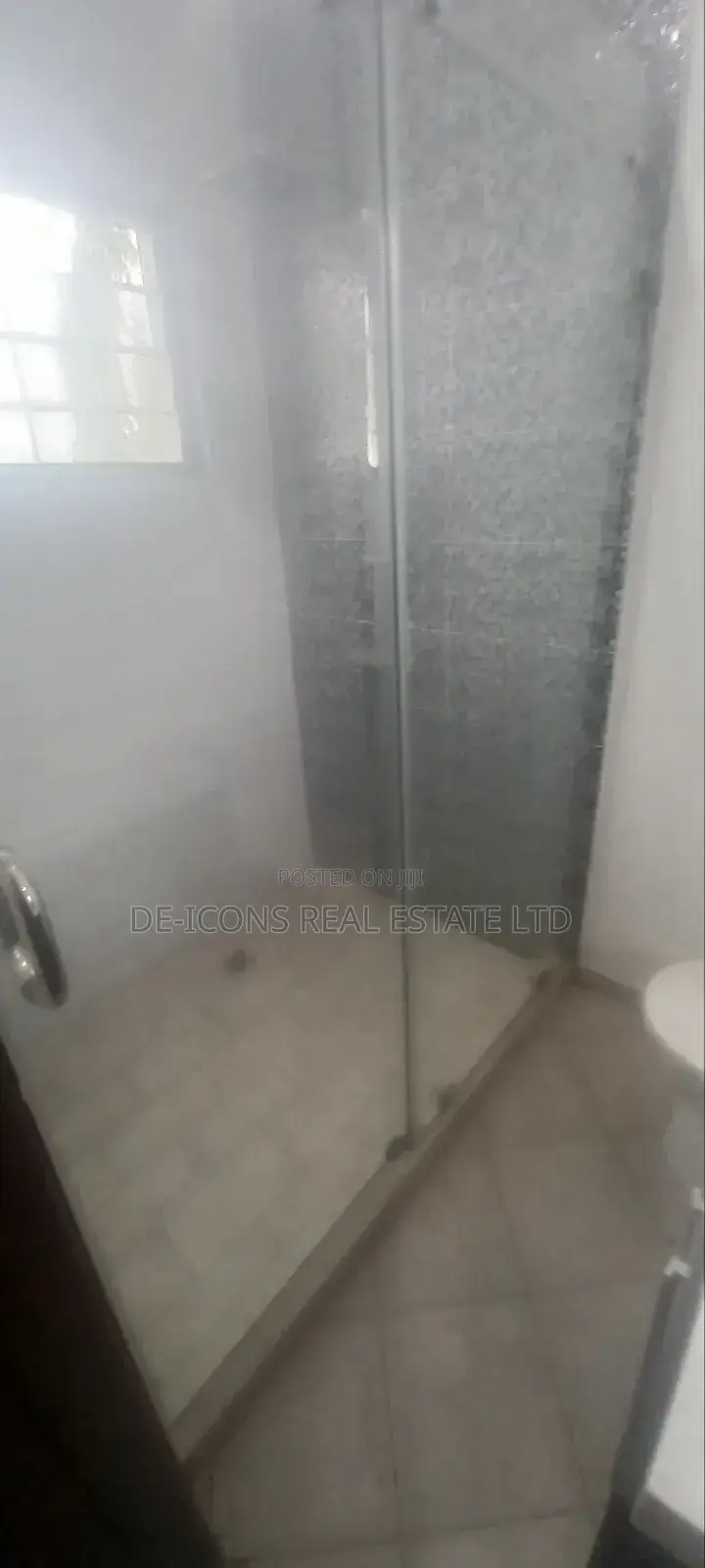 4bdrm Mansion in De-Icons Real Estate, Awutu Senya East Municipal