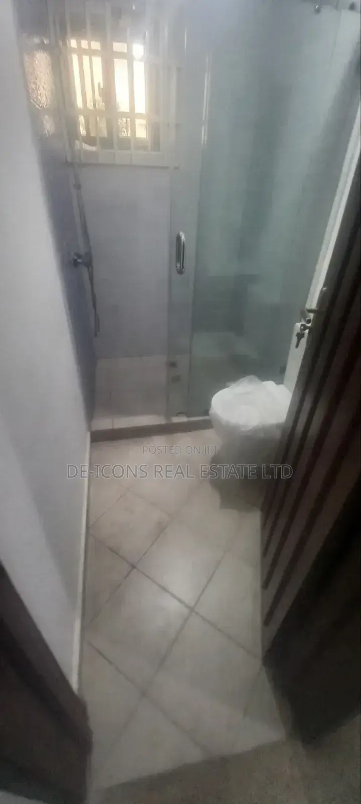 4bdrm Mansion in De-Icons Real Estate, Awutu Senya East Municipal