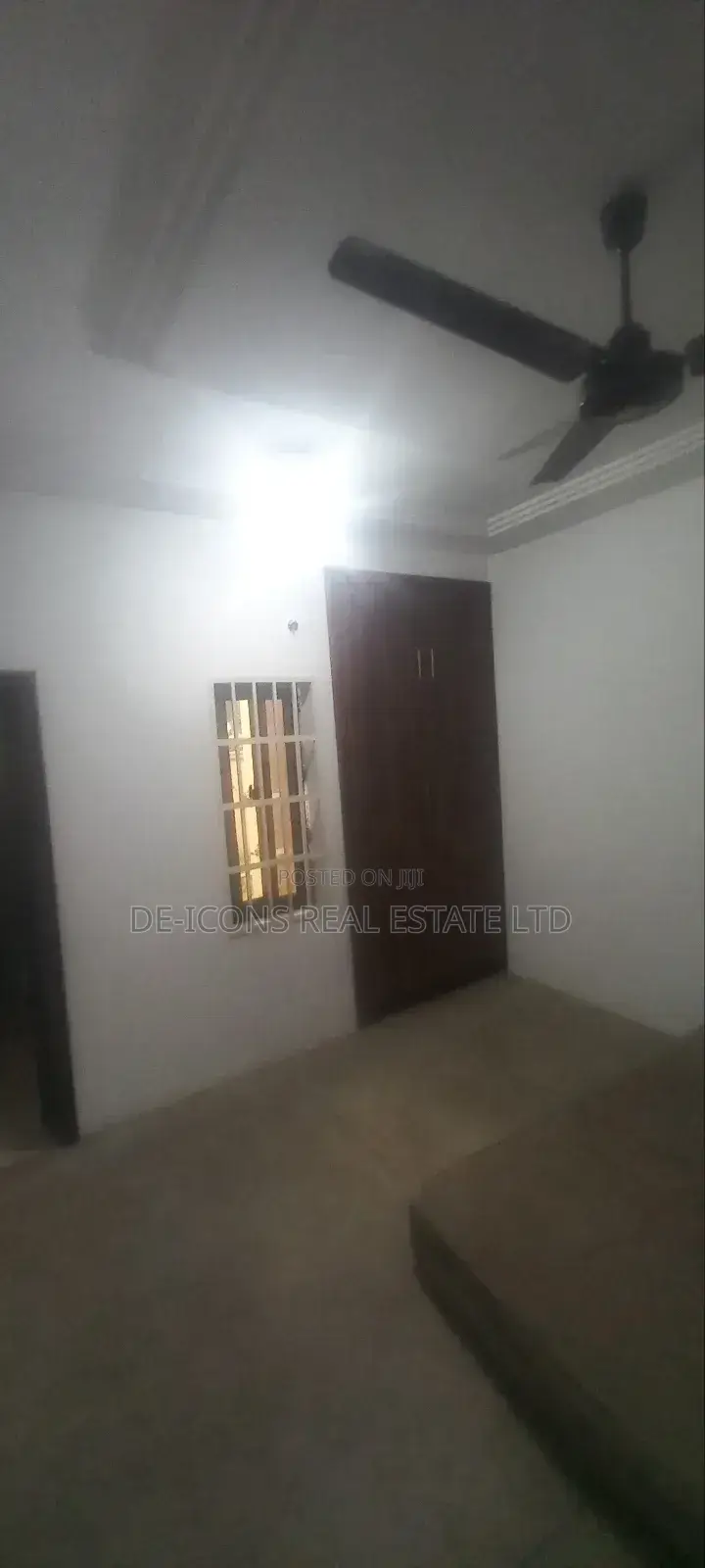 4bdrm Mansion in De-Icons Real Estate, Awutu Senya East Municipal