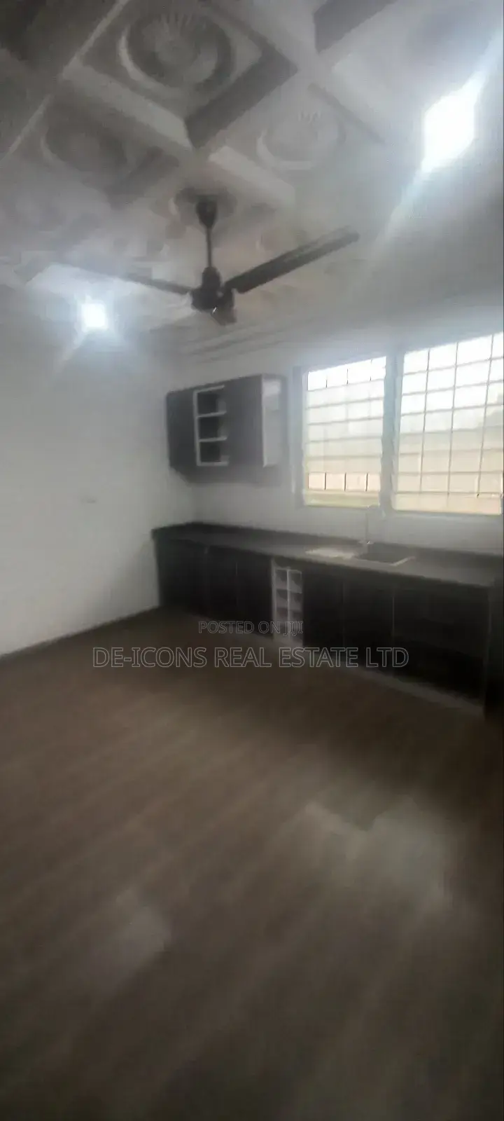 4bdrm Mansion in De-Icons Real Estate, Awutu Senya East Municipal