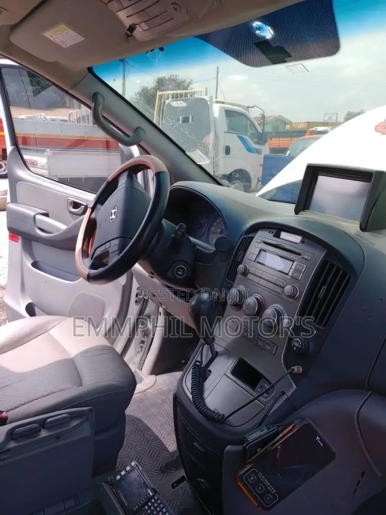 Hyundai Starex 2014 White