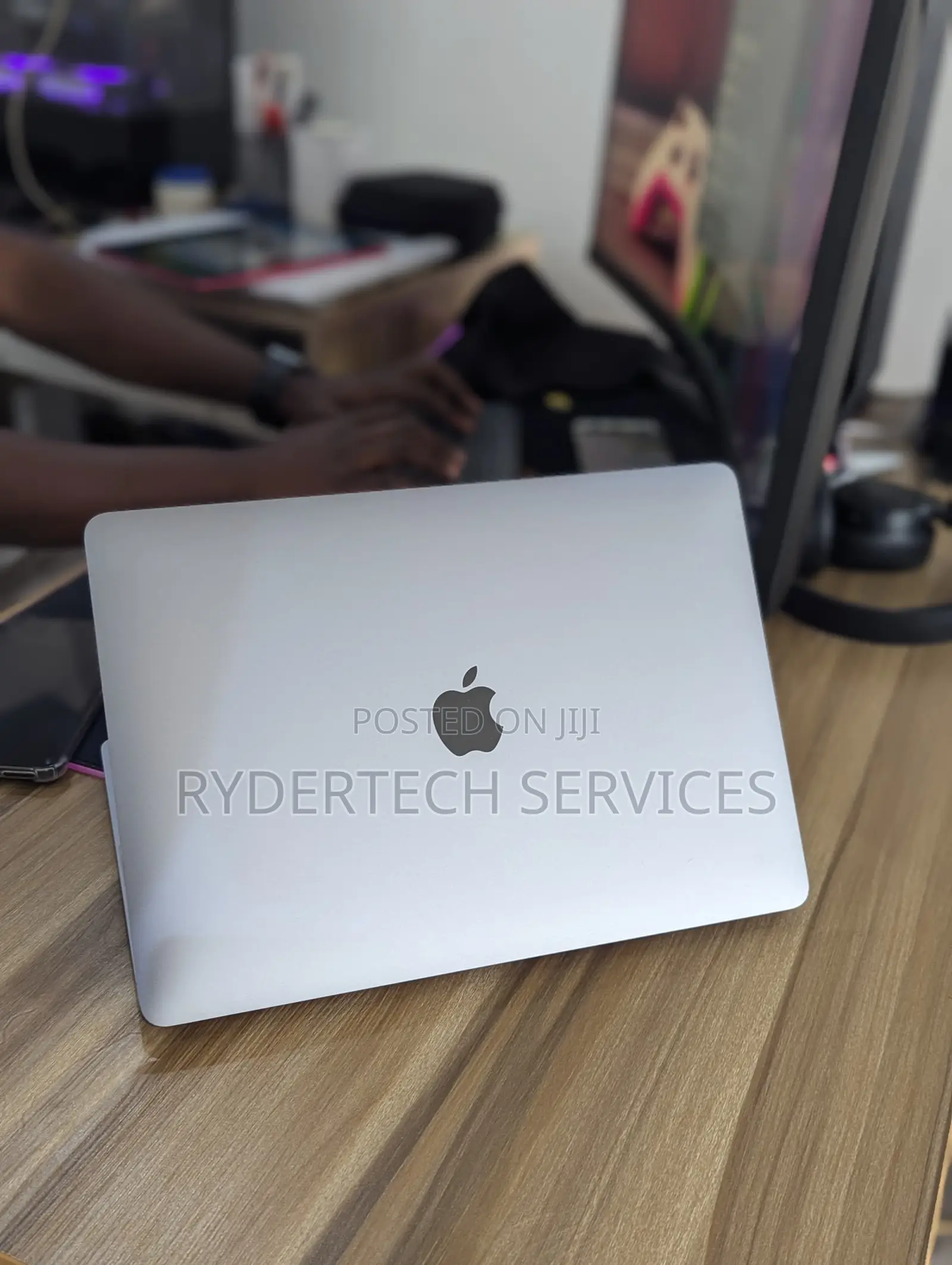 Laptop Apple MacBook Pro 2020 8GB Intel Core i7 SSD 256GB