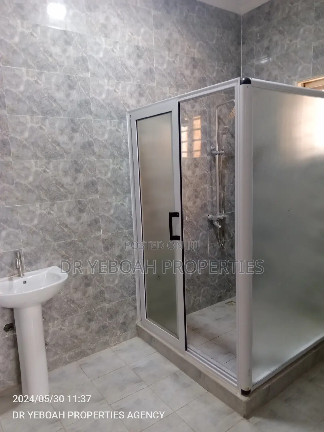 3bdrm House in Spintex Manet :- 3 for sale