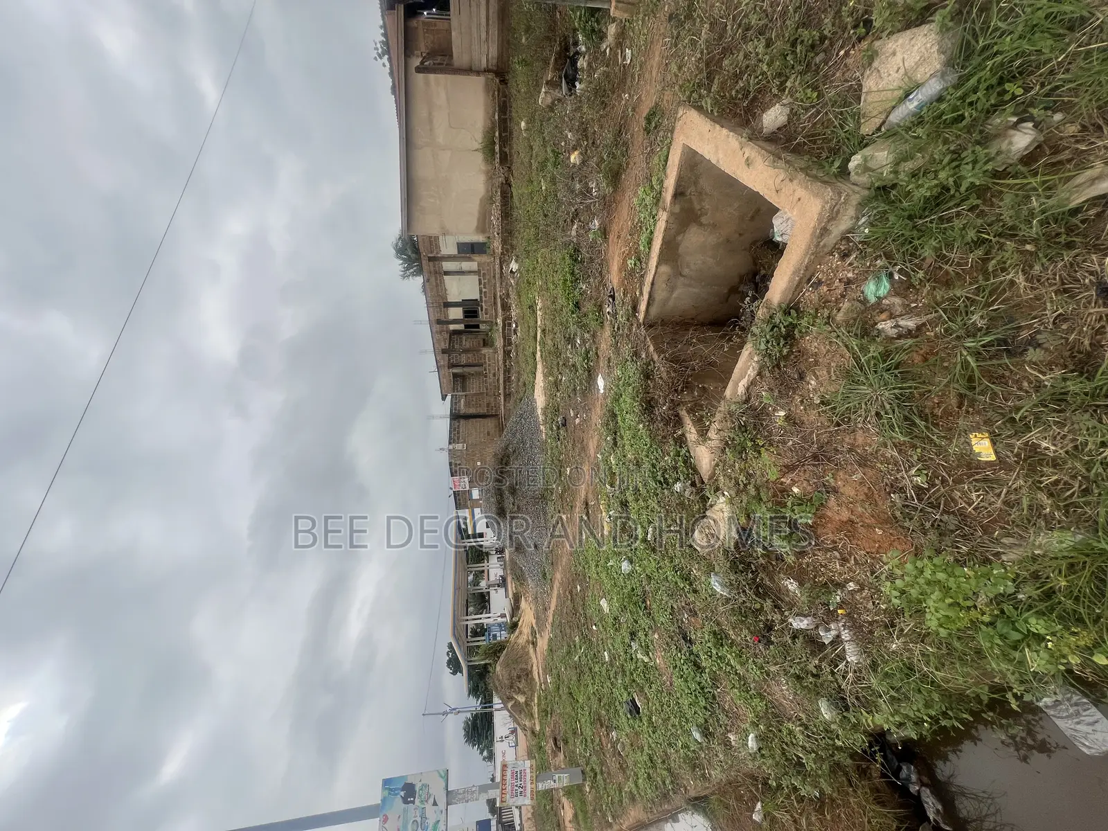 Major Road Land With Uncompleted House