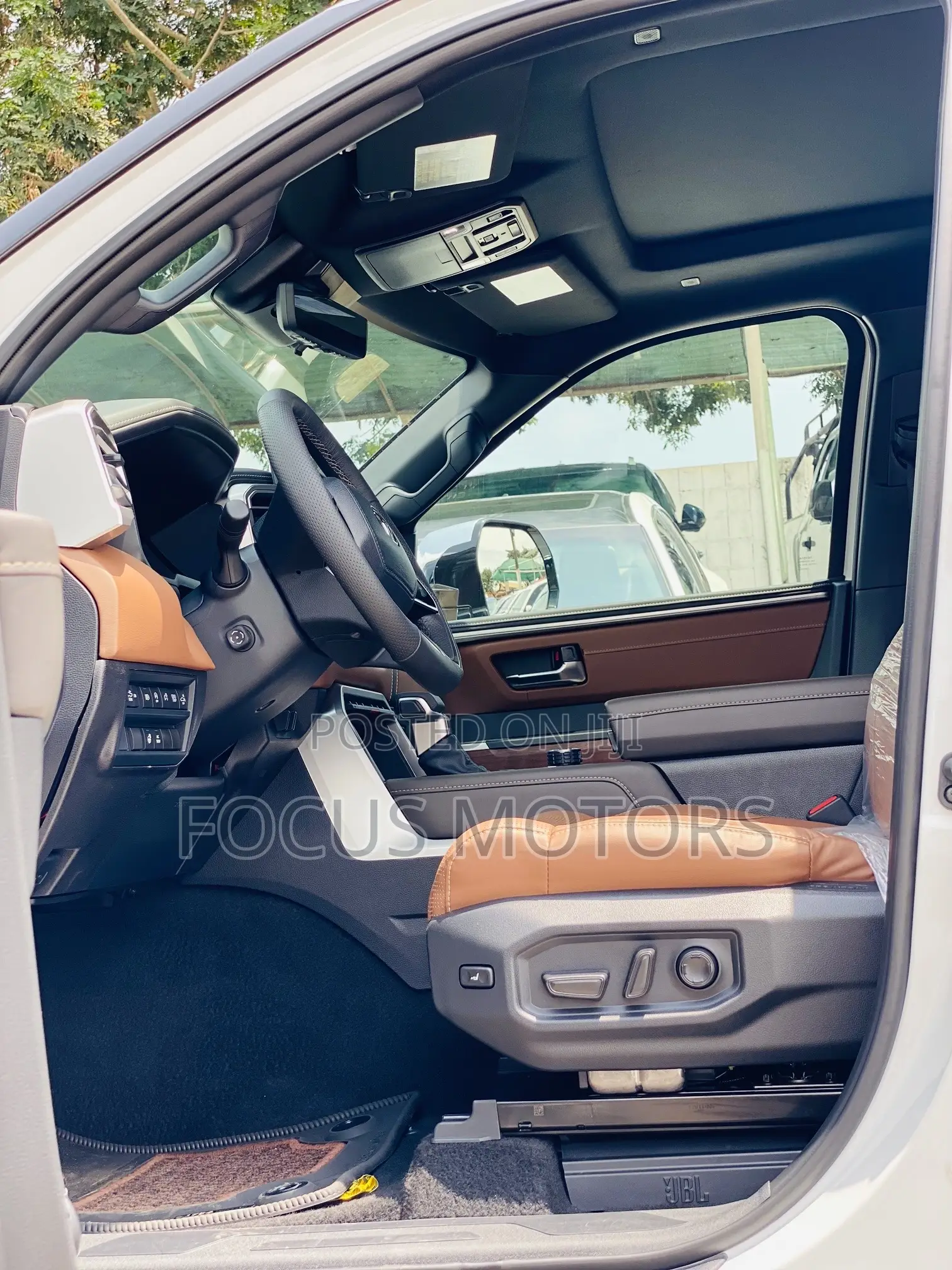 Toyota Tundra 2023 White