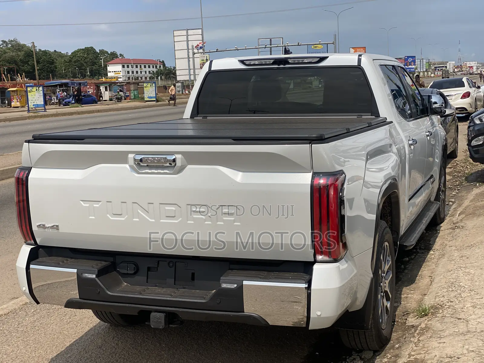 Toyota Tundra 2023 White