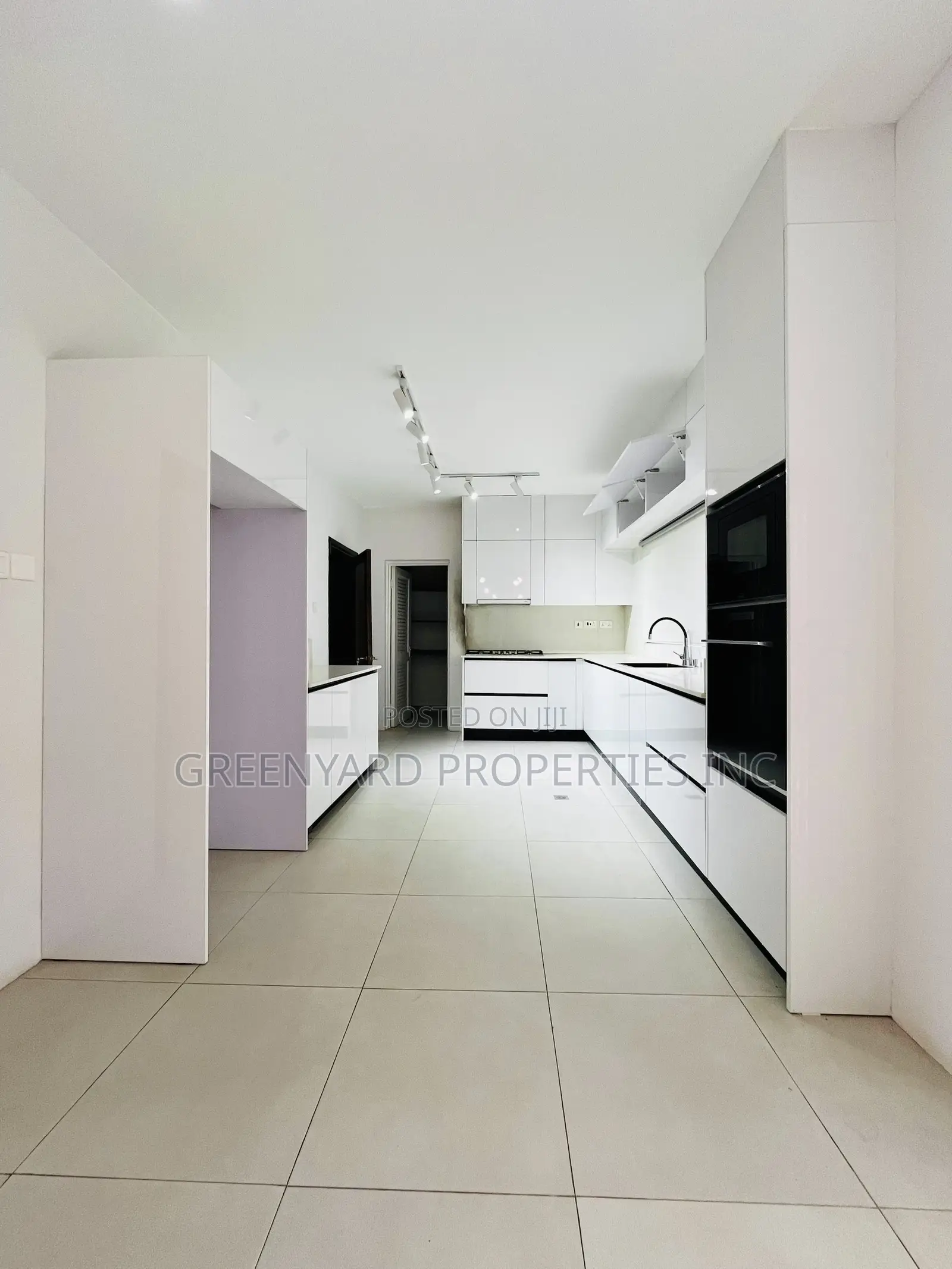6bdrm Mansion in Cantonments for sale